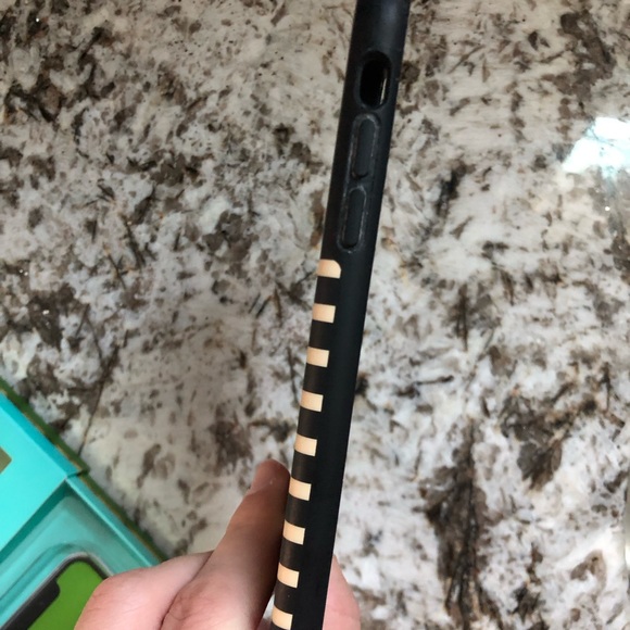Kate Spade iPhone XS and iPhone X phone case - Picture 4 of 9
